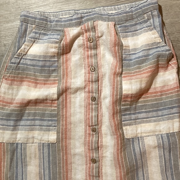 Long calf skirt with pockets and slits on both sides of the skirt - Picture 2 of 2